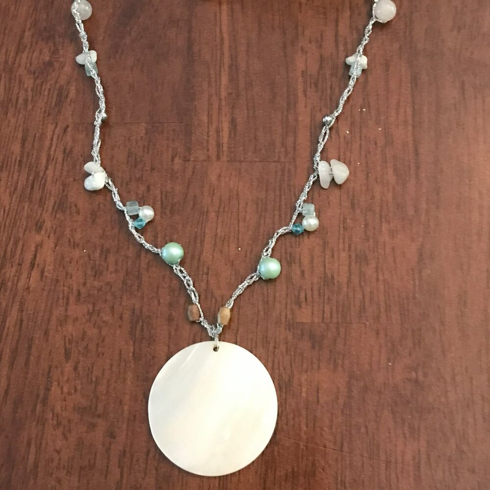 Shell pendant necklace with quartz and glass beads